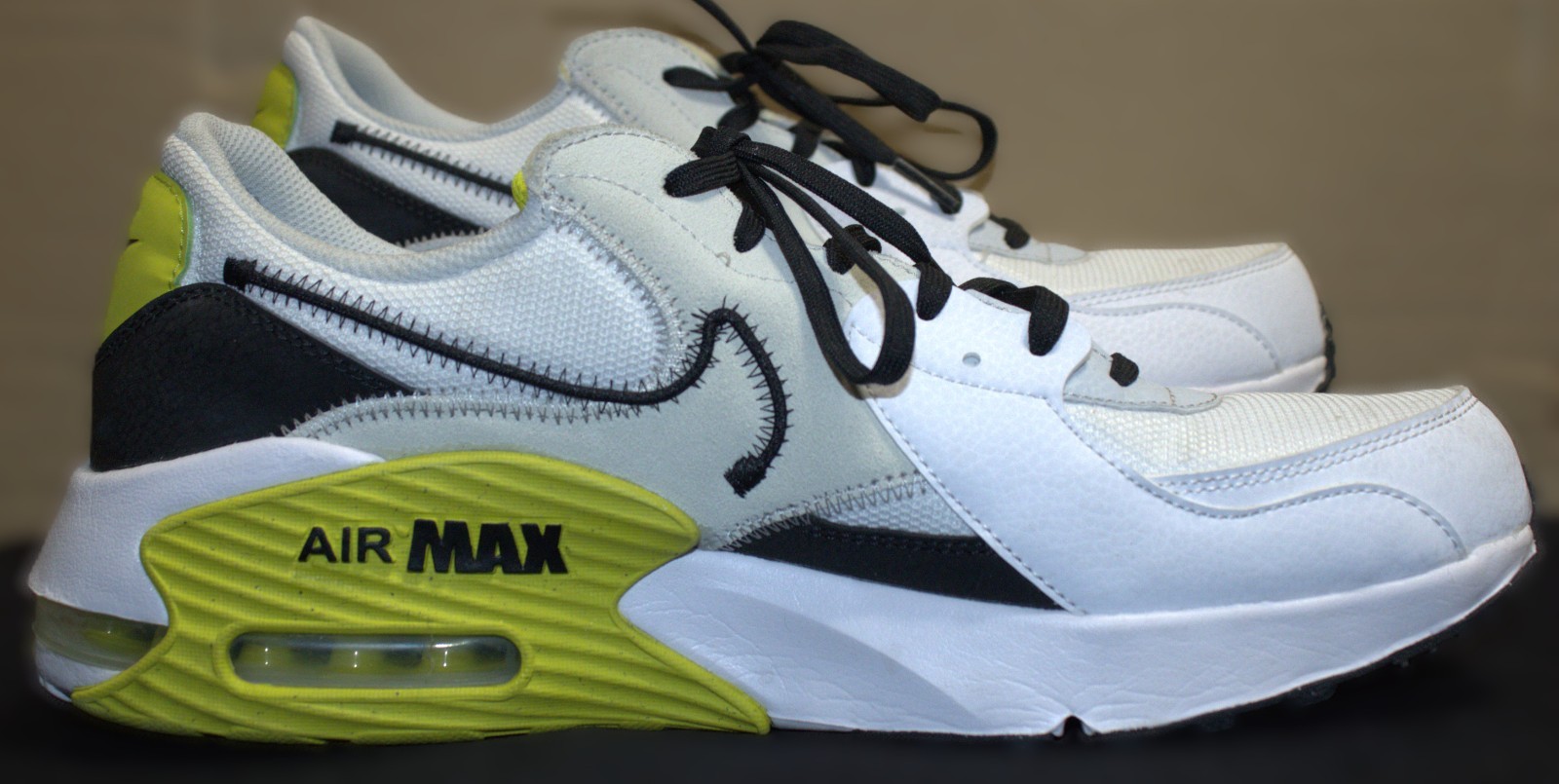 Nike Air Max Excee Men Size 11 White Black Volt Lime Shoes DZ0795‑101 Sneakers