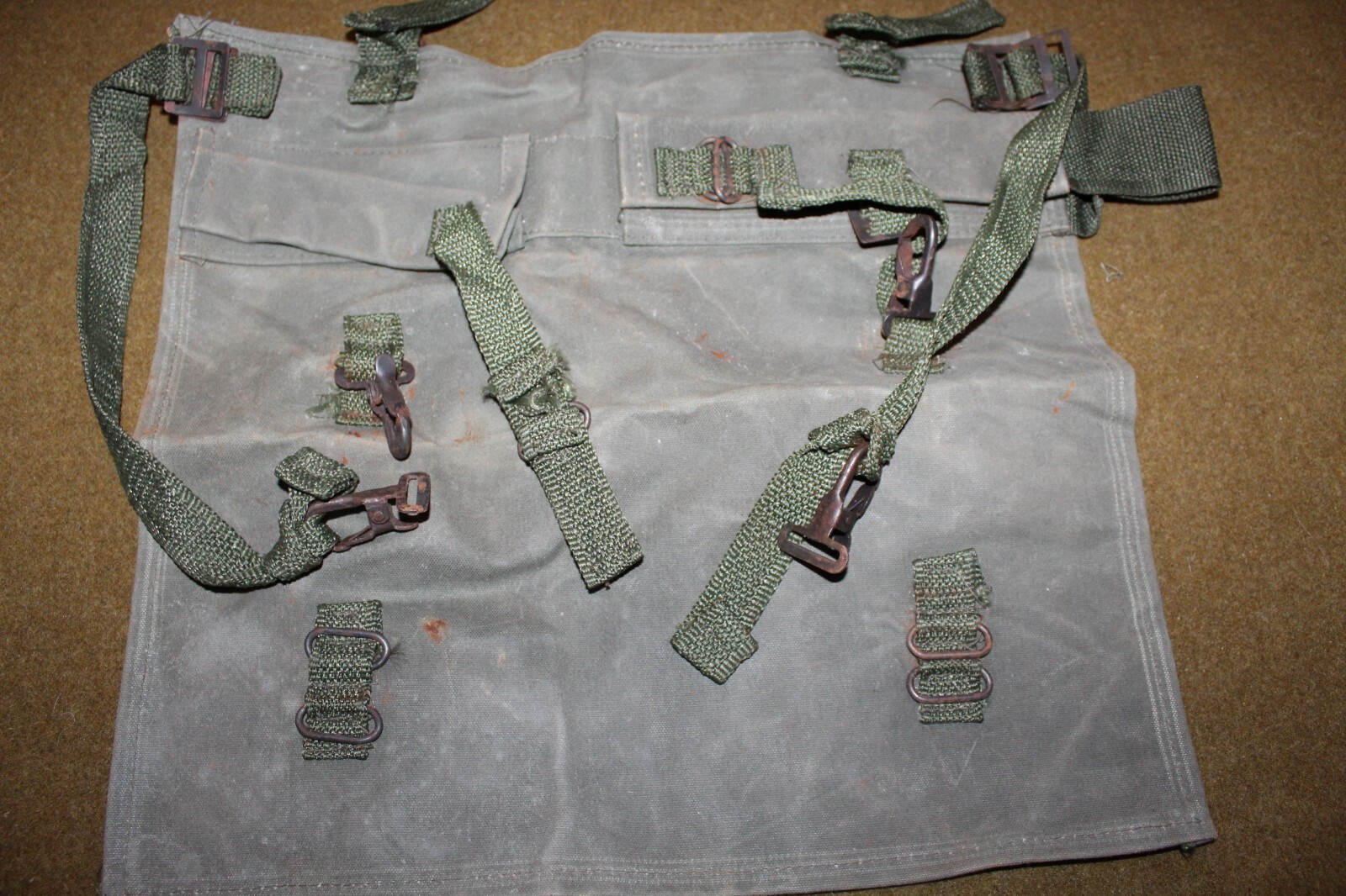 Unissued & Original Pre 2003 Iraq Army Green Canvas Bed Roll Carrier, VG