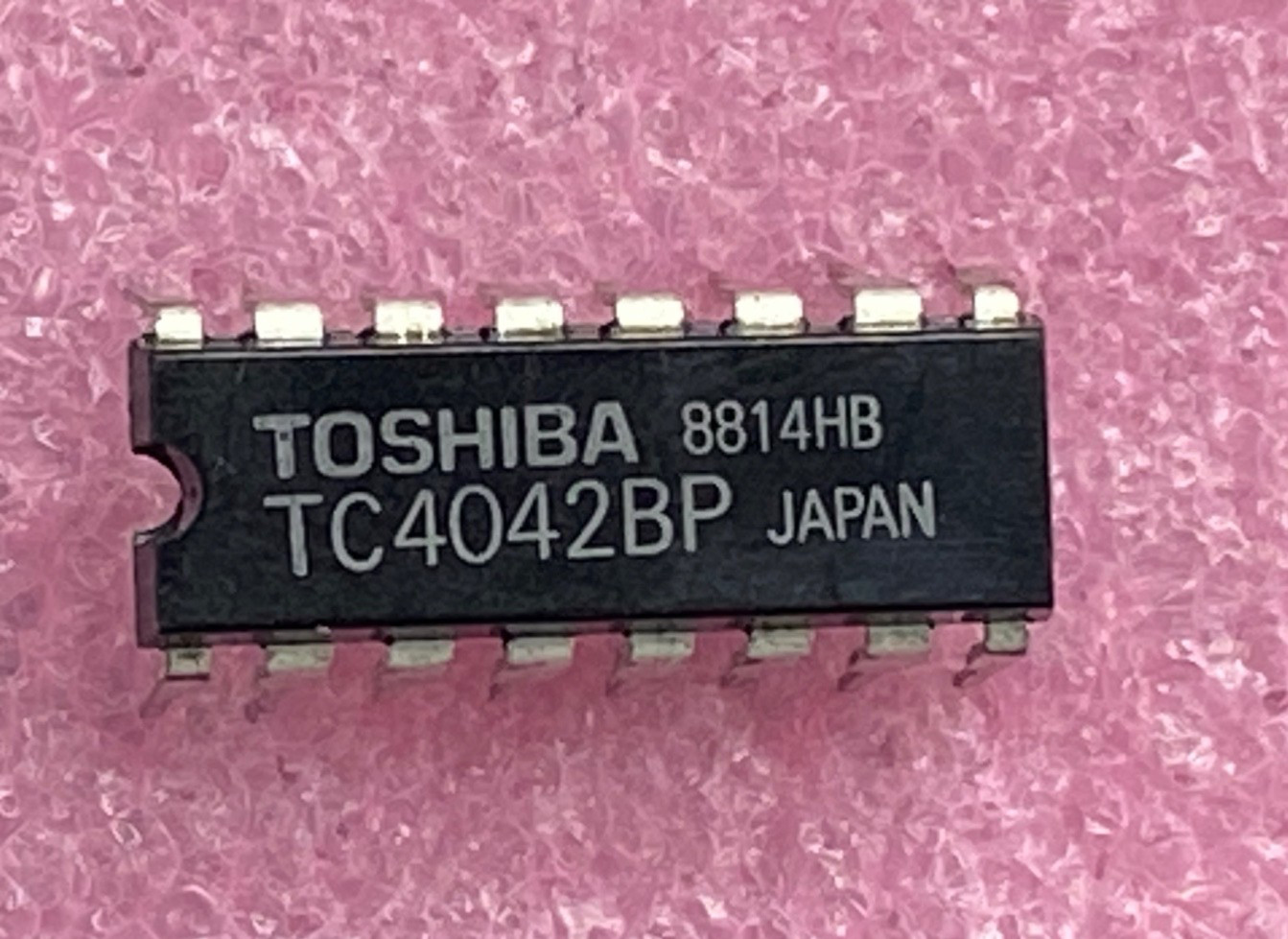Toshiba TC4042BP QUAD CLOCKED “D” latch Integrated Circuit