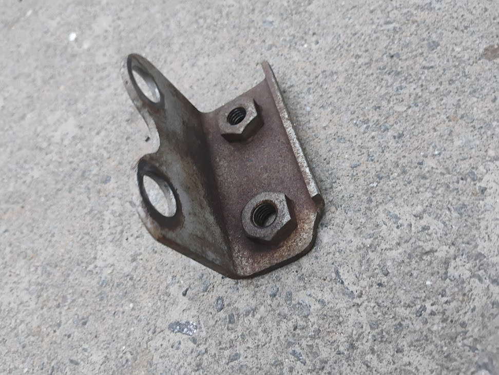 97-04 C5 CORVETTE Z06 OEM Bellhousing EXHAUST HANGER Bracket 12552247
