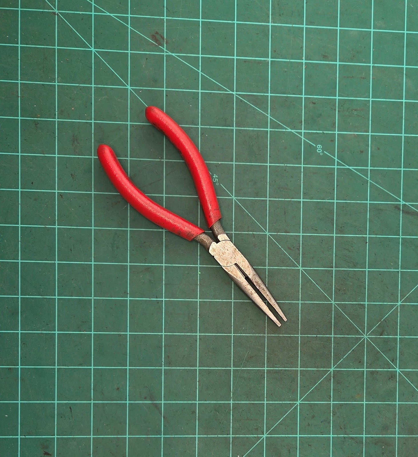 Snap On Tools 196BCP Needle Nose Pliers with Cutter in Jaw