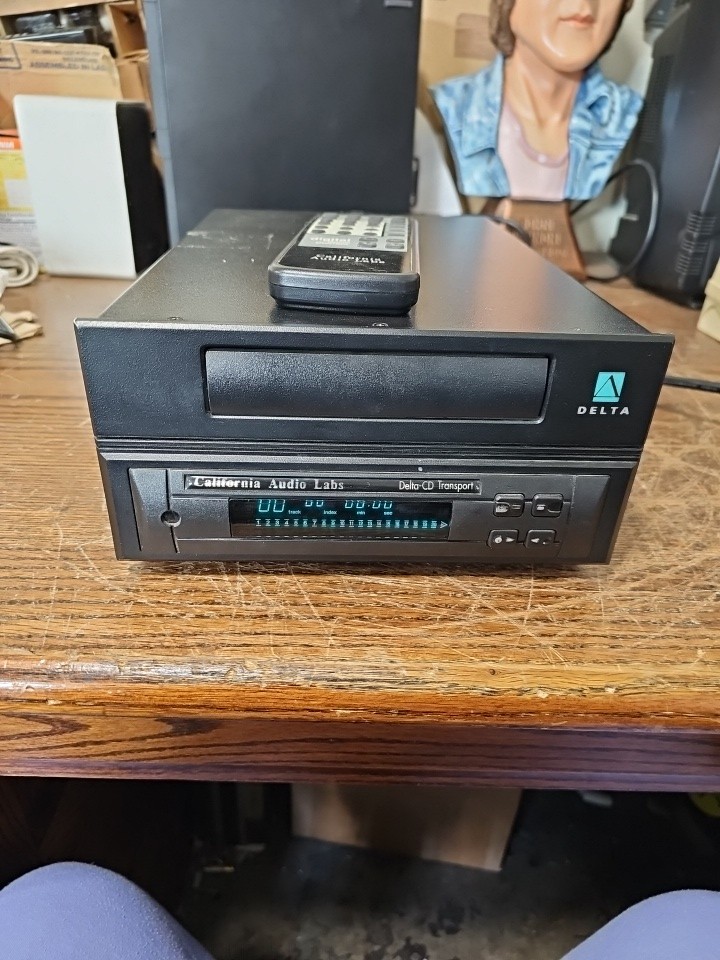 California Audio Labs Delta-CD Transport with Remote Control