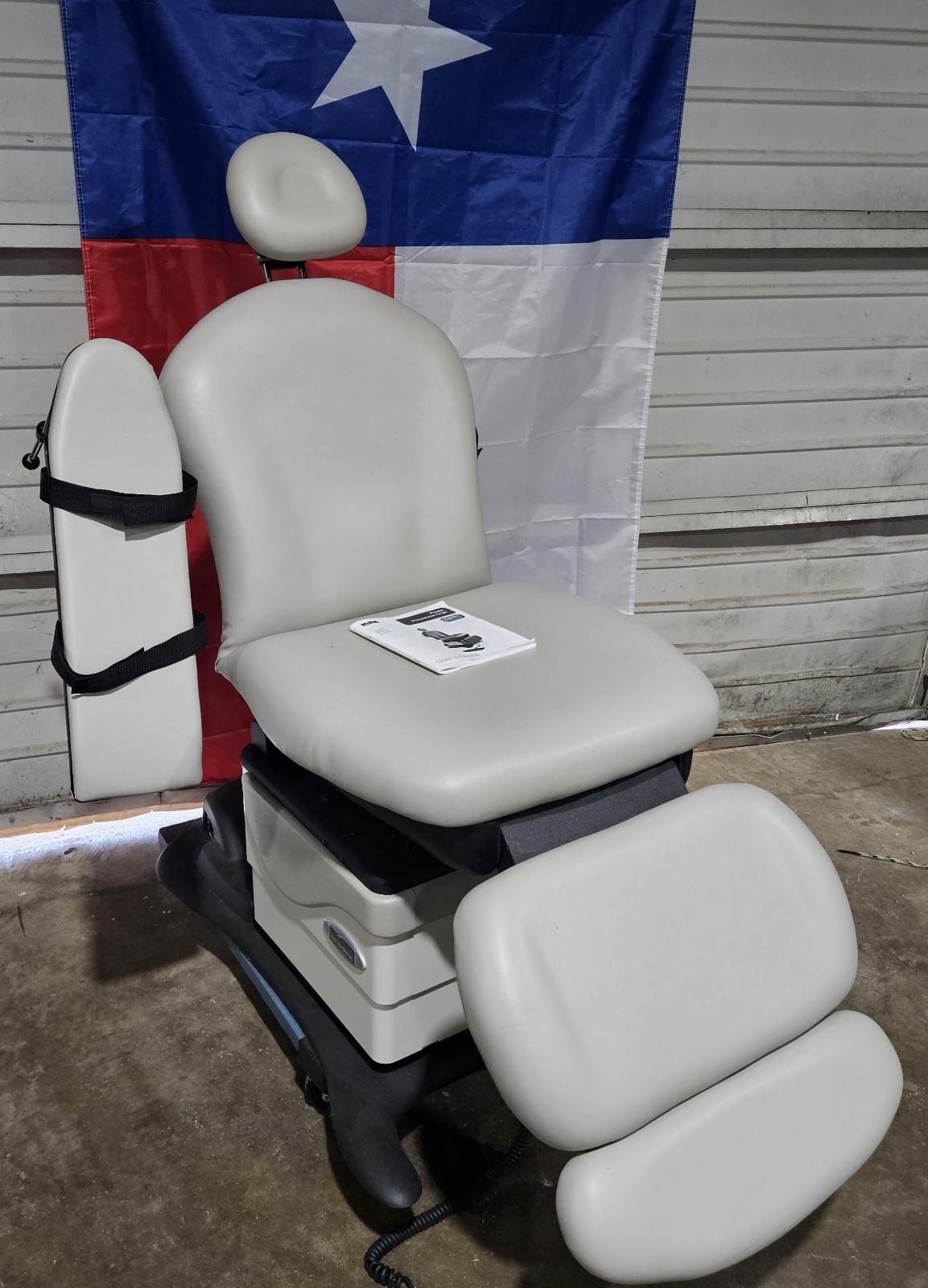 Midmark 641-003 power procedure chair with IV Board