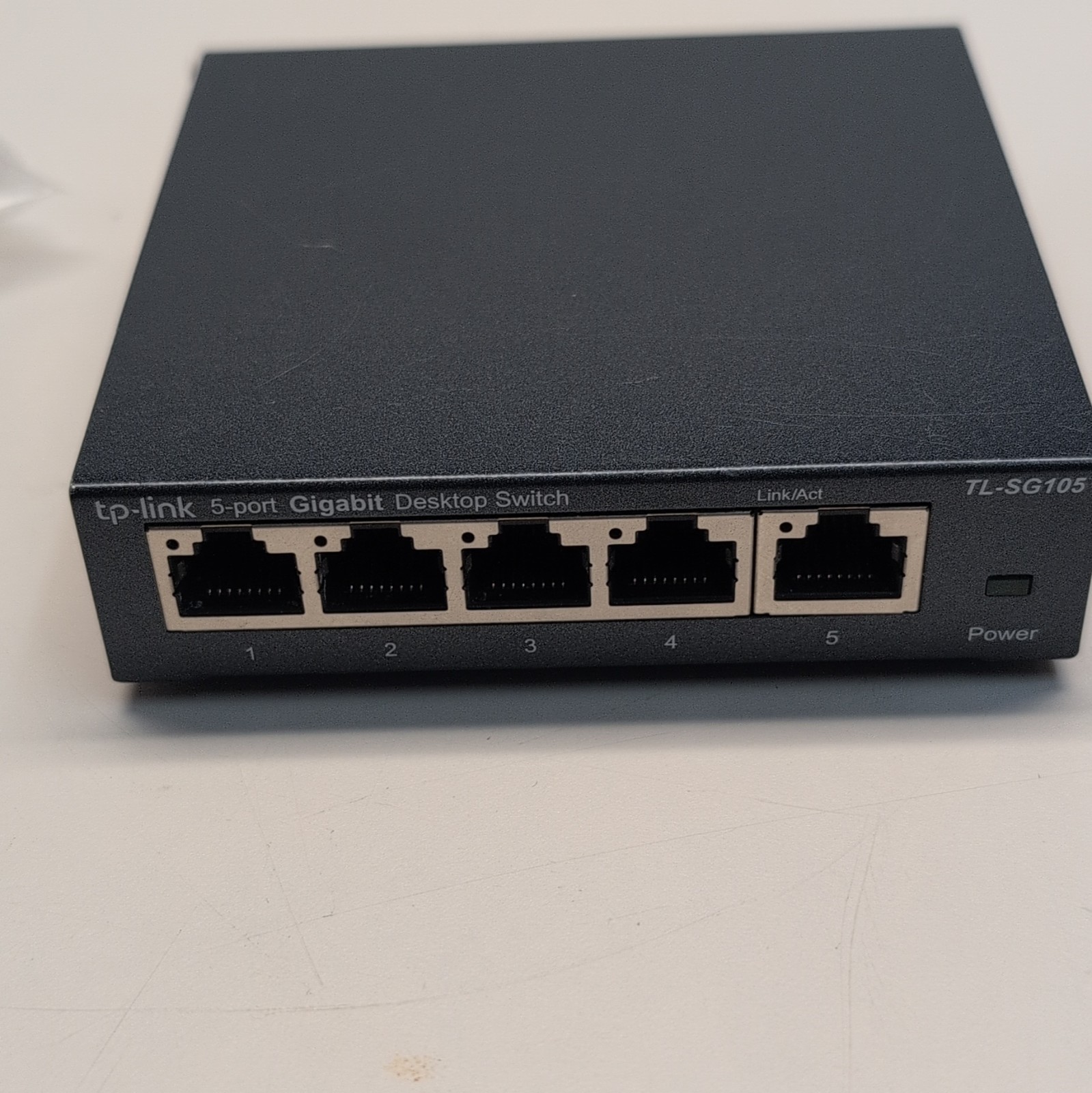 TP-LINK TL-SG105 5-Port Unmanaged Gigabit Ethernet Desktop Switch RJ-45