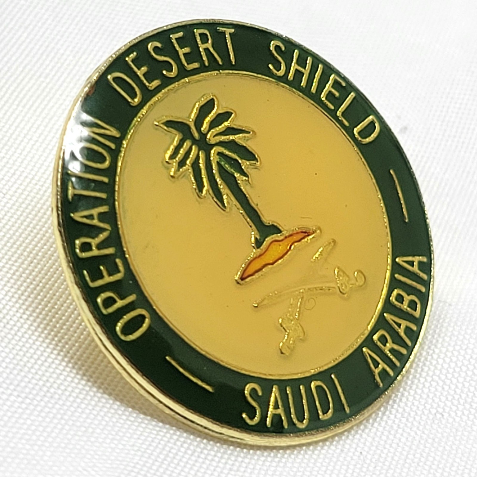 Operation Desert Shield Saudi Arabia Pin Palm Tree Swords VTG Military #J12-C