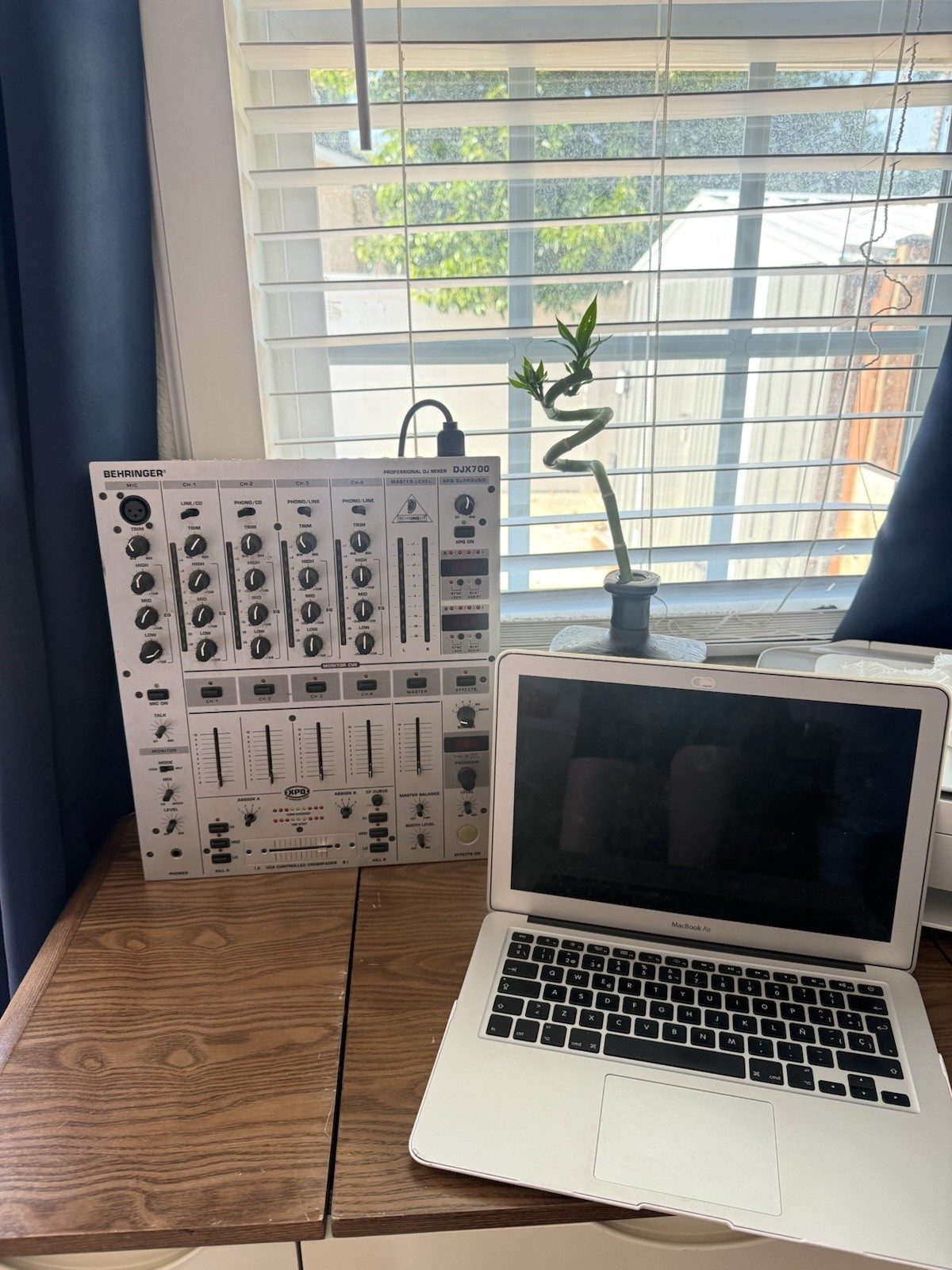 Behringer Pro Mixer Dj X700