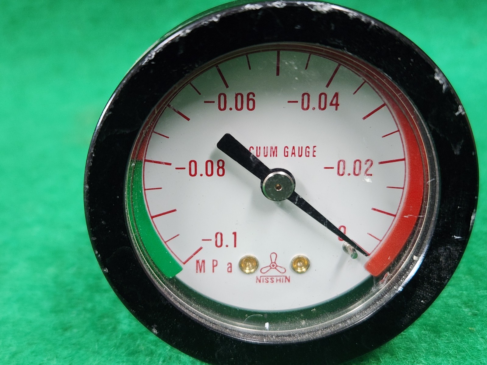 NISSHIN -0.1-0Mpa Pressure Gauge, USED