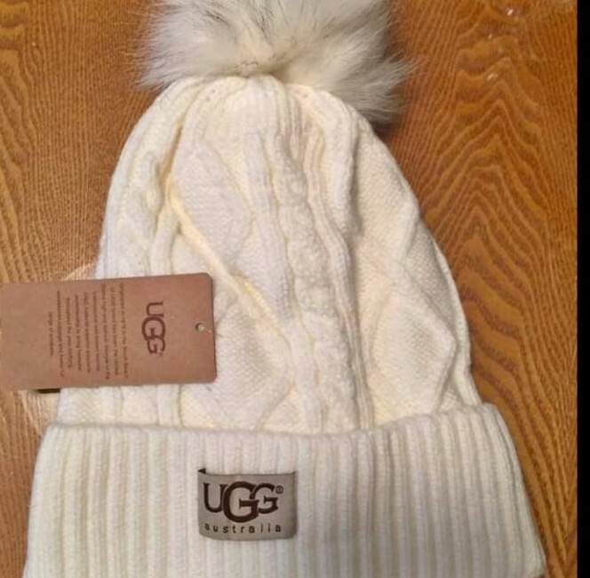 UGG NWT Australia Winter Beanie white