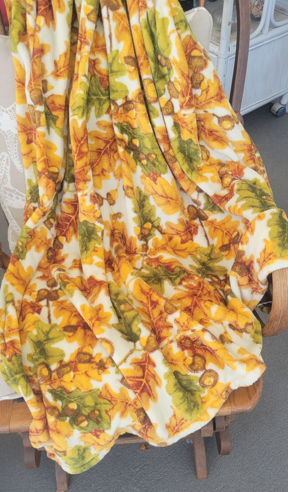 VTG Kohl's The Big One Micro Plush Throw Blanket 80" x 56", Fall Leaves & Acorns