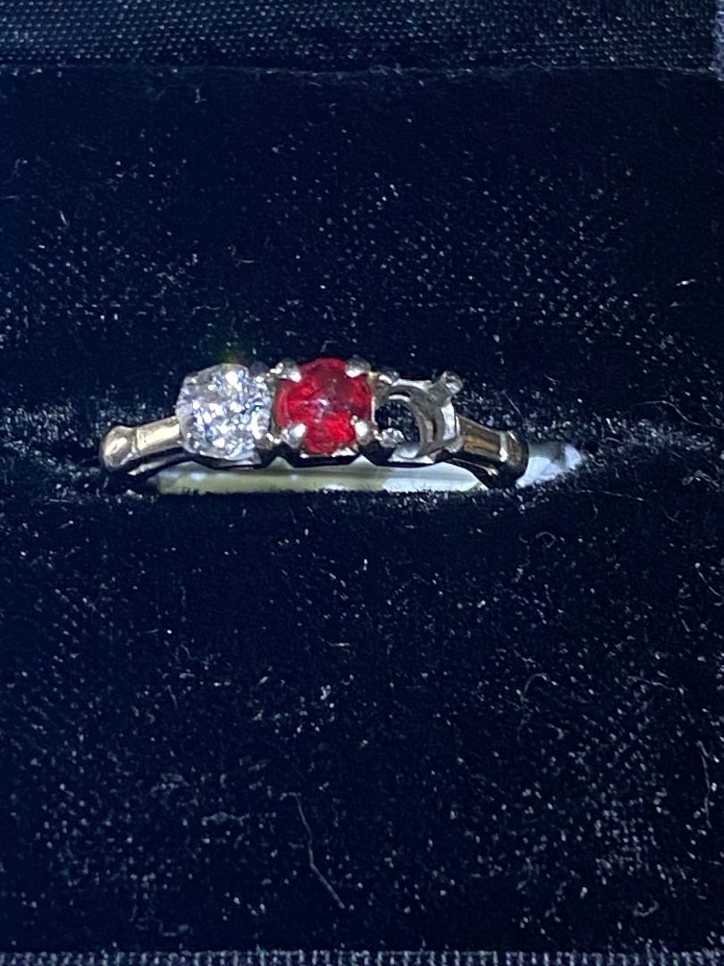 Garnet & Diamond Solid 18k White Gold 2 Stone Ring (MISSING  ONE DIAMOND) size 6