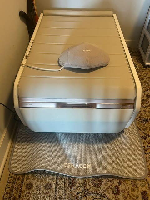 Ceragem Master V6-White. Minimally used.