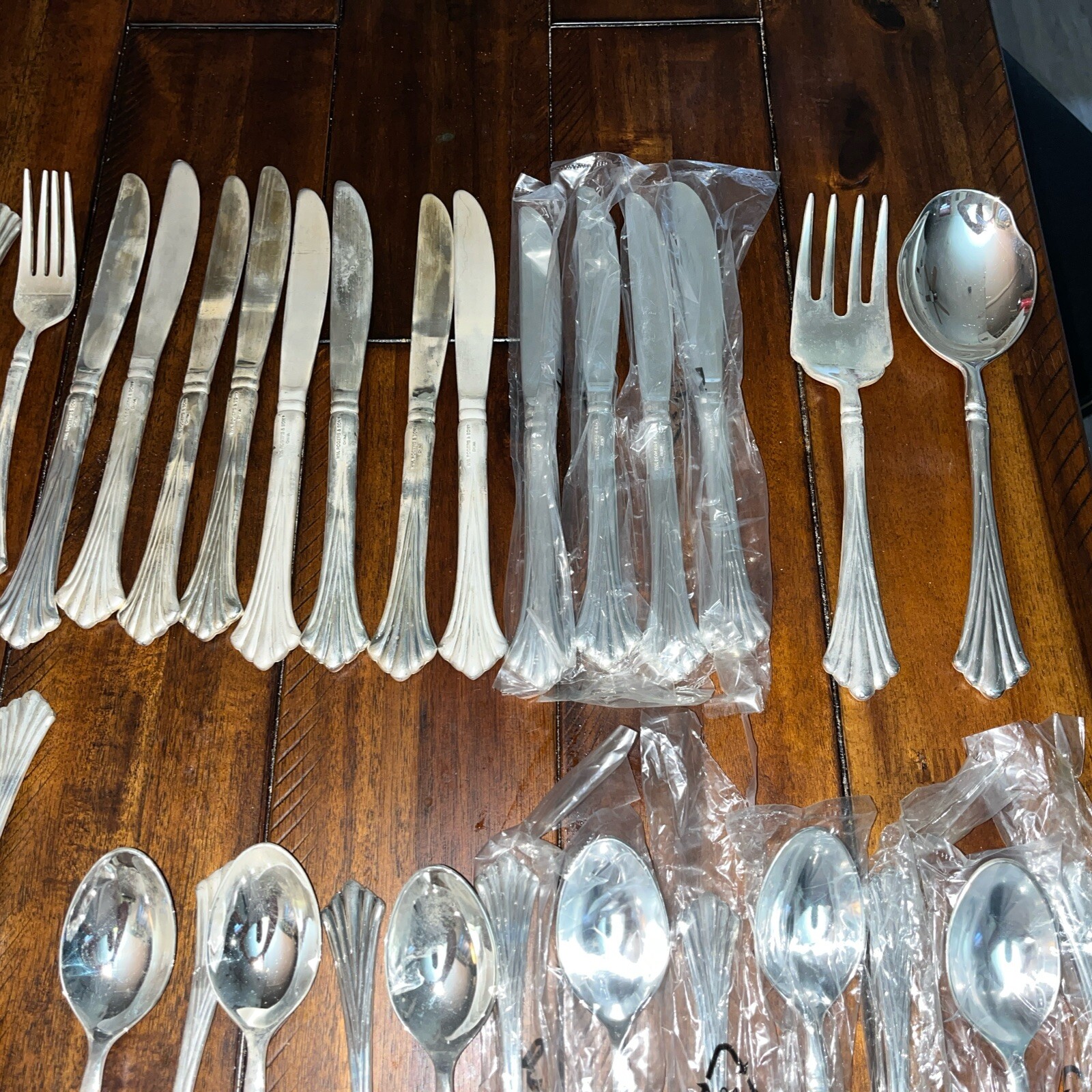 WM ROGERS & SON ROYAL PLUME 62 PIECE FLATWARE SET
