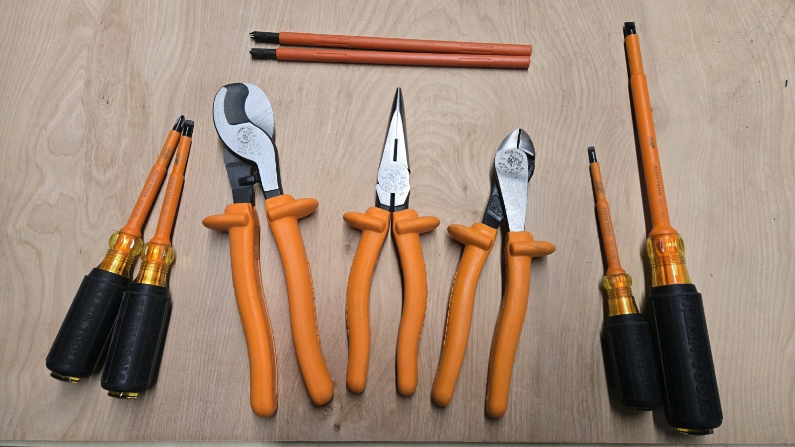 Klein Insulated Screwdriver And Cutter Set W/Cementex Screw Holders