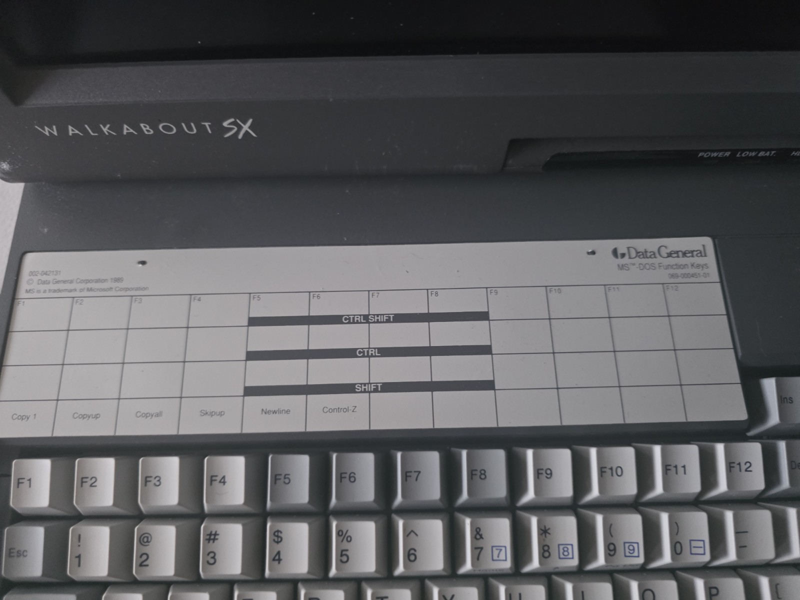 1989 Data General Walkabout SX Modem/ Computer Works Powers On W/ Manual + Cords