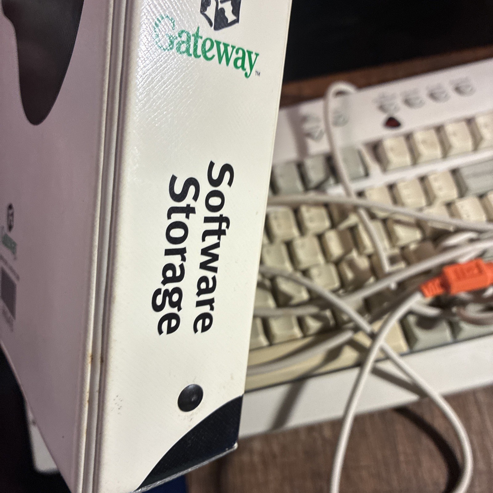 Gateway 2000 Working Keyboard & Software Bundle - Items In Desc