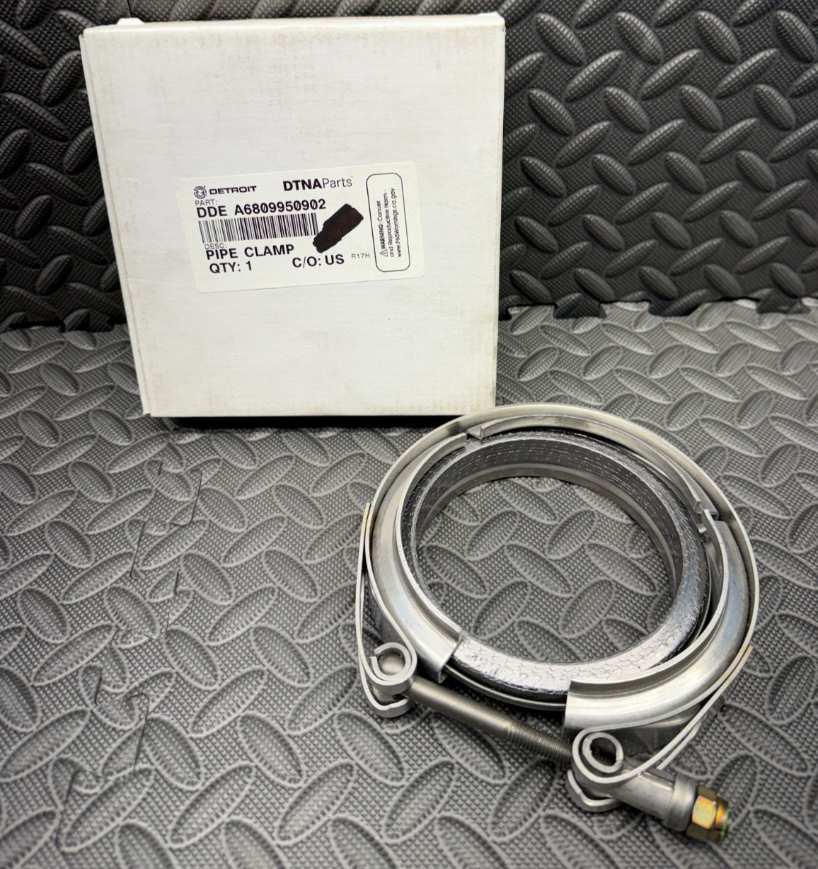 Genuine Detroit Diesel A6809950902 Pipe Clamp