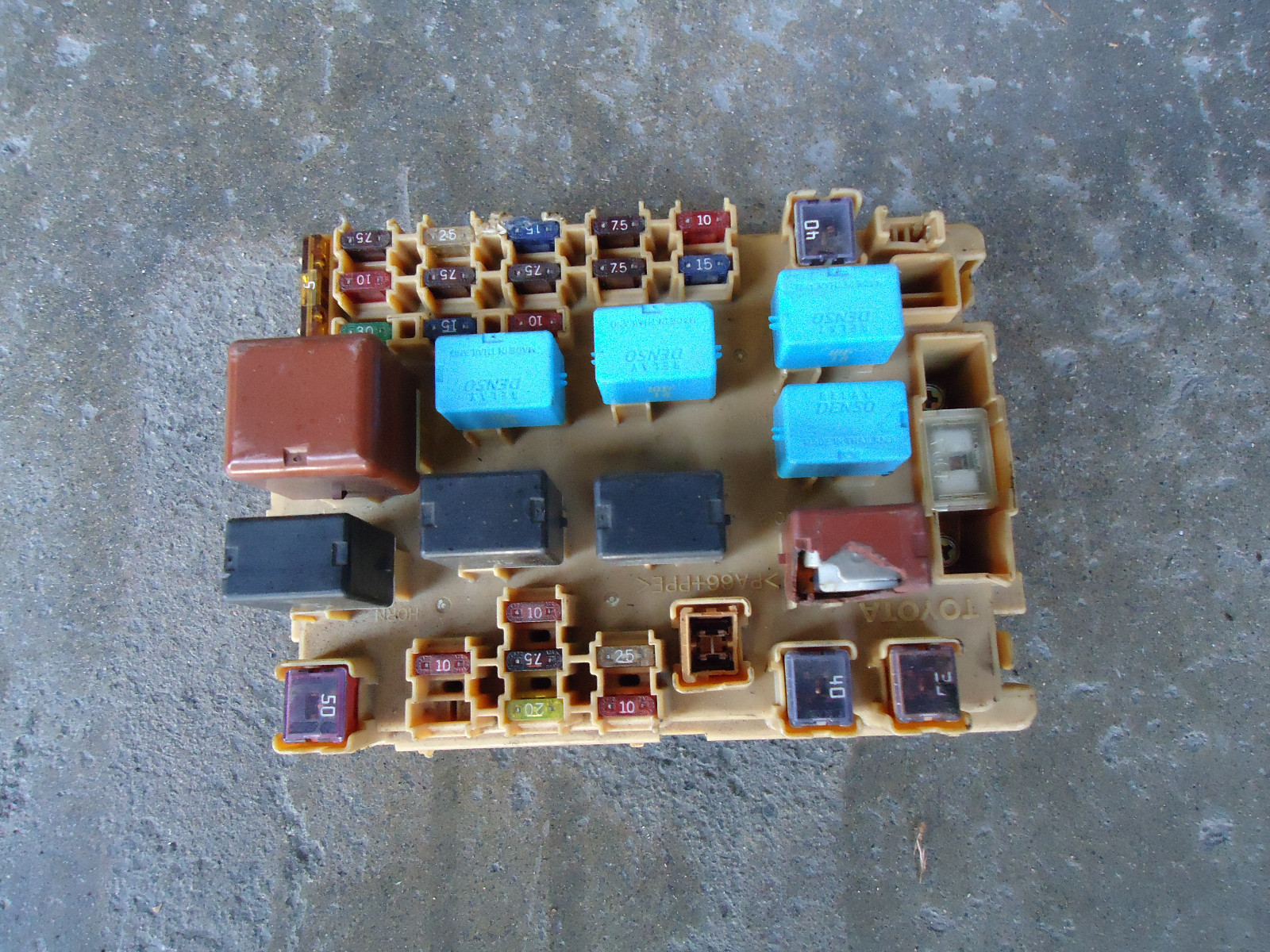 00-05 Toyota Celica GT GT-S FUSE BOX OEM