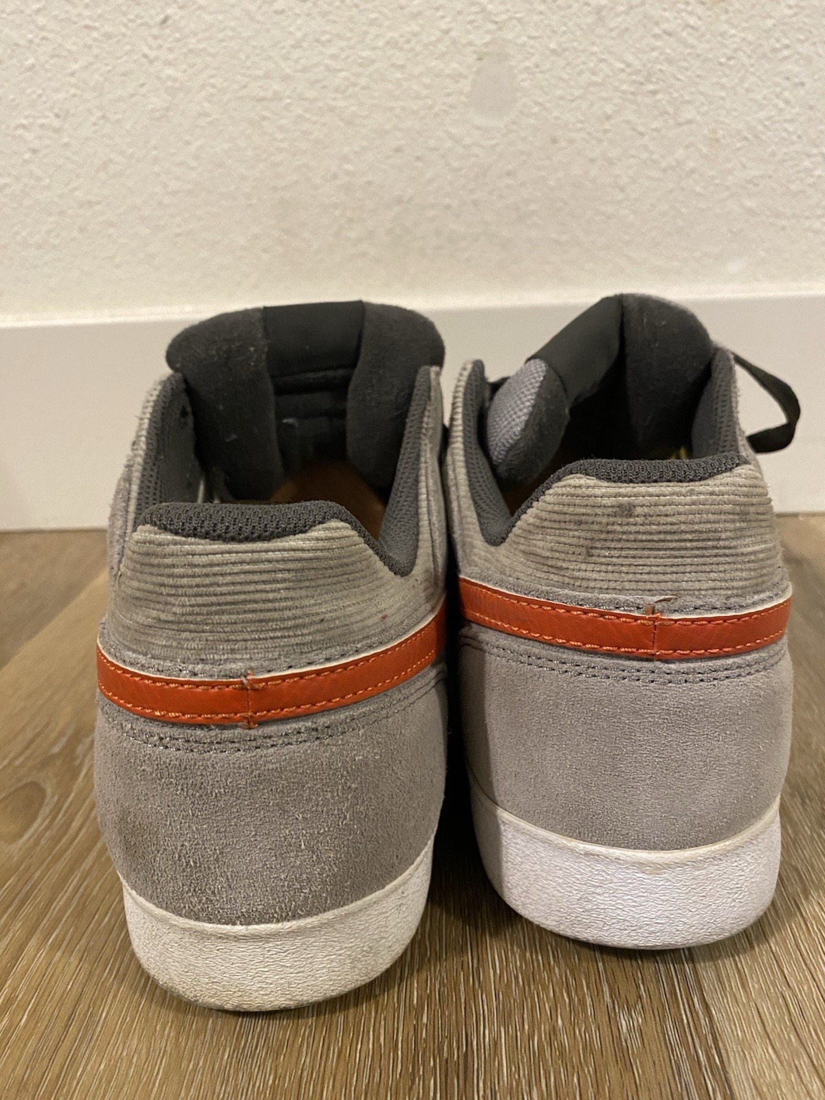 Nike Gray Low Top Skateboarding Shoes Men's US 10.5 D Medium Width