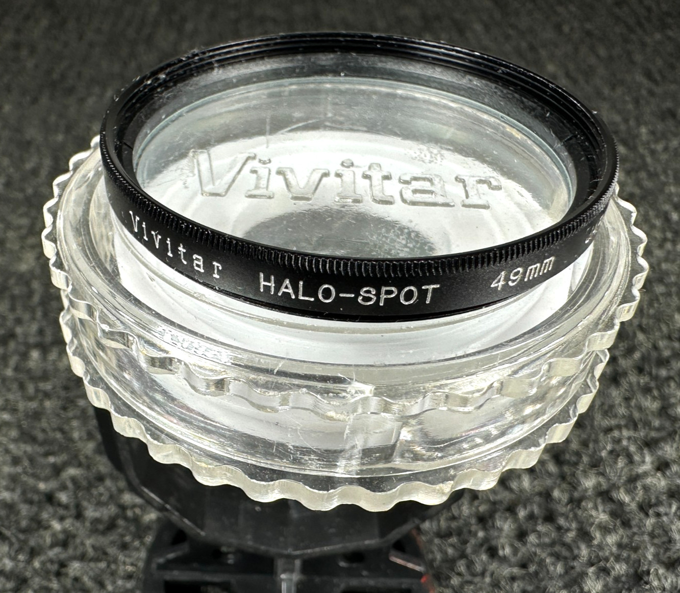 ☆ VIVITAR 49mm Halo Spot Screw-On Filter ☆ With Case ☆358