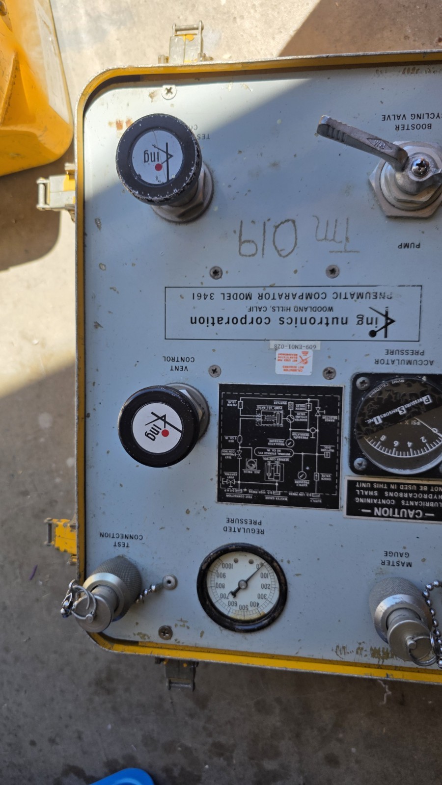 King Nutronics - model 3461-48-101- Portable Pressure Calibration System