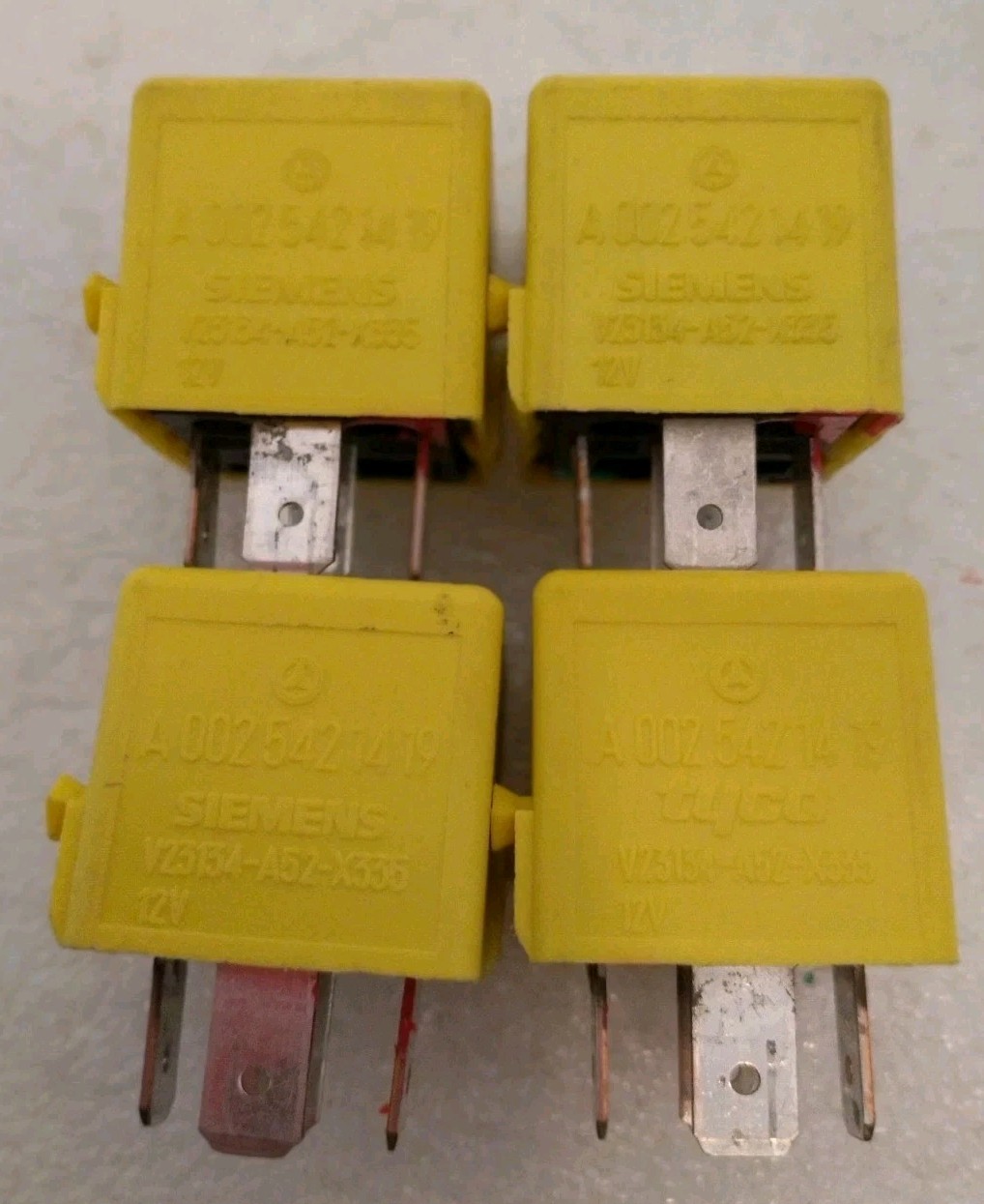 LOT OF 4 MERCEDES TYCO / SIEMENS OEM RELAY A 002 542 14 19  / V23134-A52-X335
