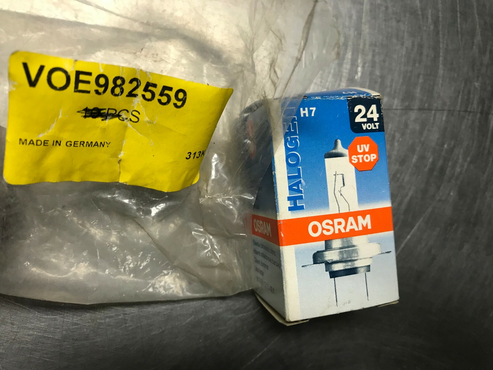 982559  VOLVO  H7 24V HALOGEN 70W BULB PX26d  OSRAM 64215  VOE982559