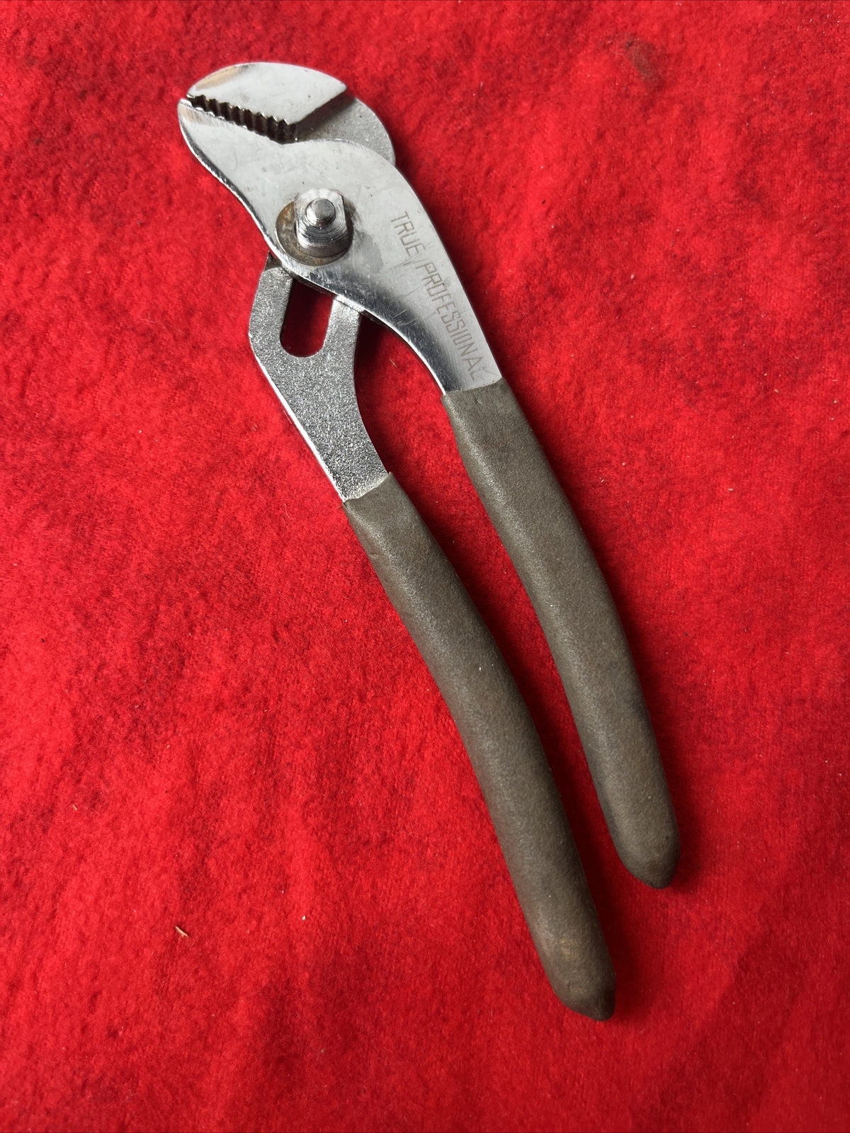 TRUE PROFESSIONAL 6.5" SLIP JOINT PLIERS w/ cushioned grip (t58)