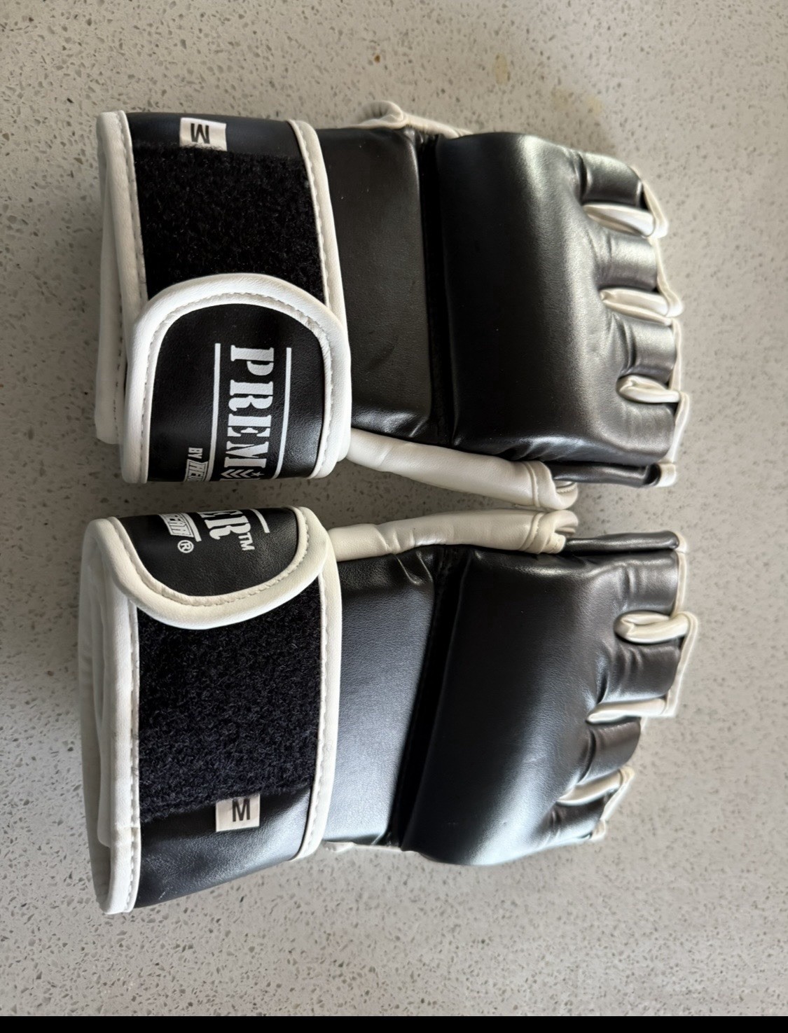 Mma Gloves Size Medium Men Ajustable NEW