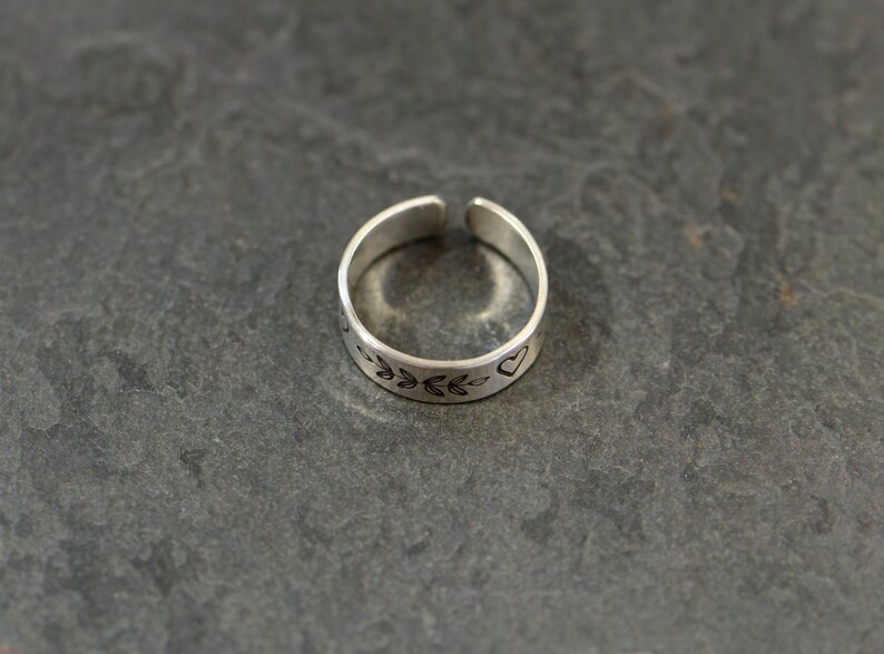 Sterling silver toe ring with hand stamped pattern - handmade