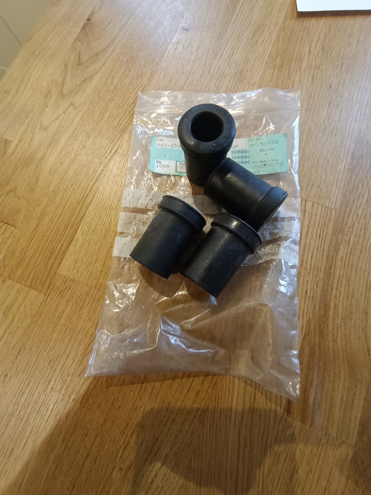 Nissan Cabstar F23,Rear spring rear shackle bushes,upper Or lower,4 new genuine