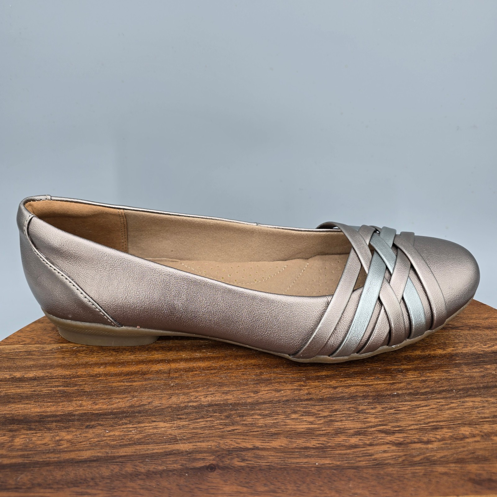 Clarks Flats Womens 8.5 M Pewter Leather Sara Slip On Career Comfort Shoes
