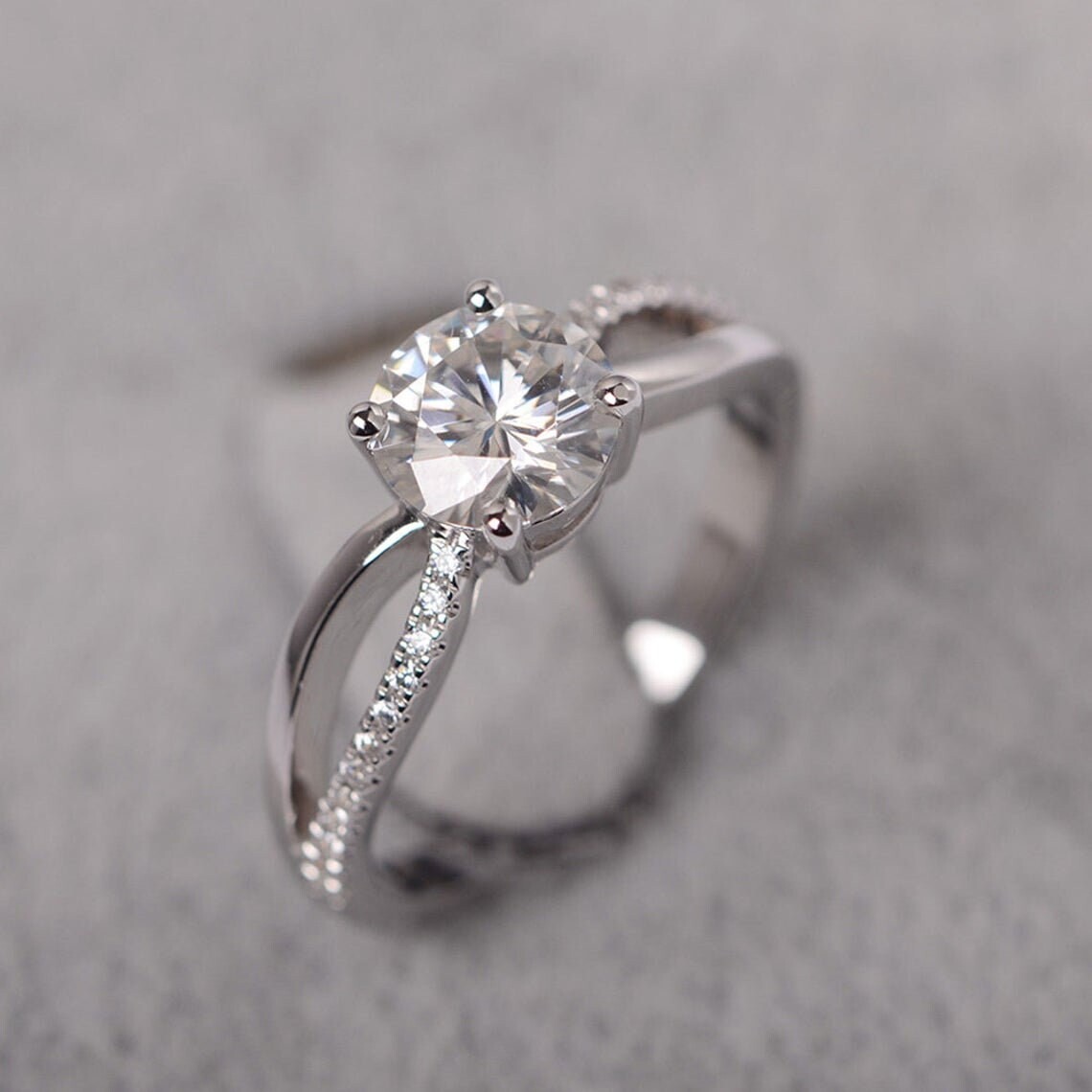 Round Cut 2.60 Ct Lab-Created White Diamond Engagement Ring 925 Sterling Silver