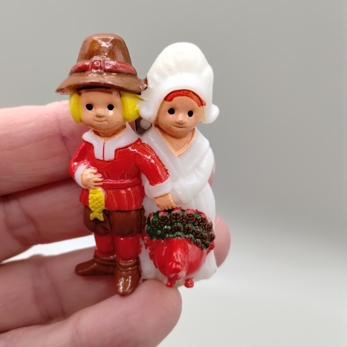 Plastic Thanksgiving Pilgrim Couple With Turkey Pin Brooch