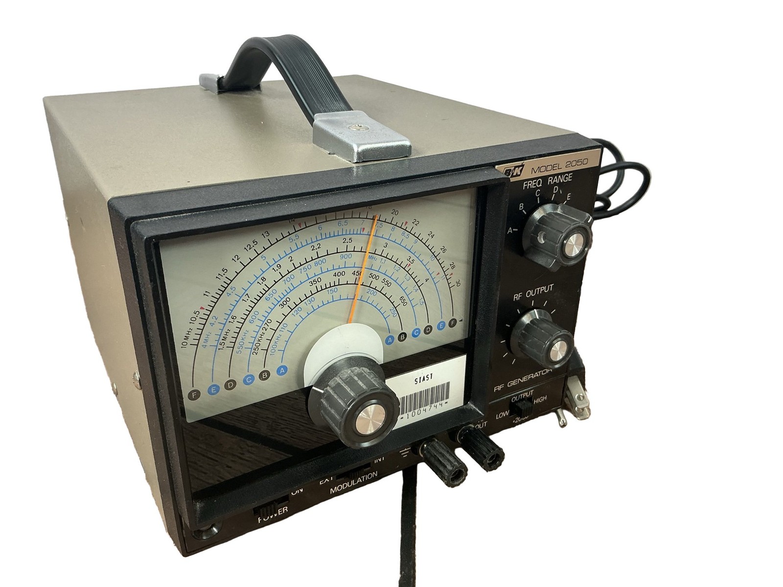 B&K Precision 2050 RF Signal Generator 100 kHz - 54 MHz Portable Handle
