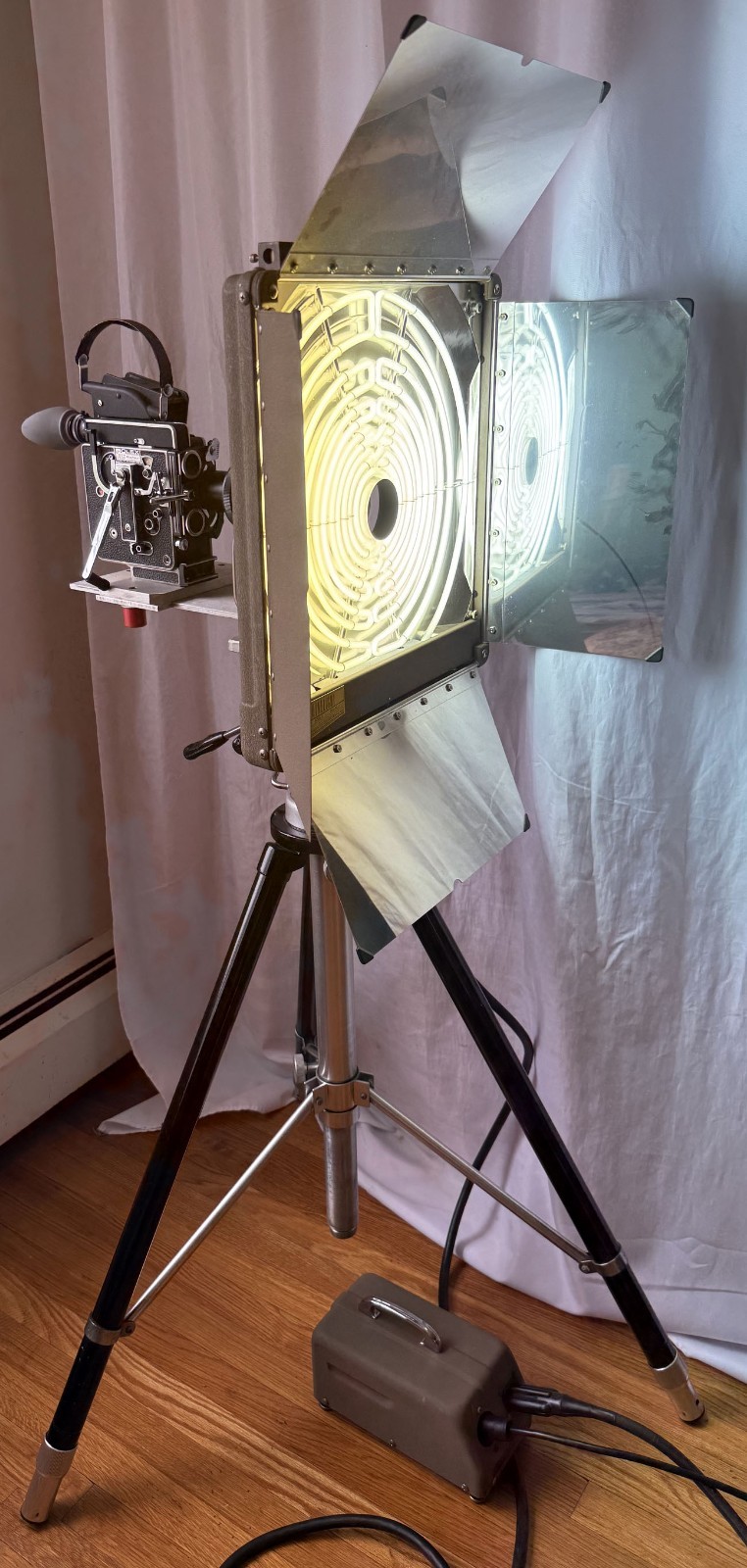 Hinelight Type B Model VI Shadowless Lighting System for Photography Made in USA