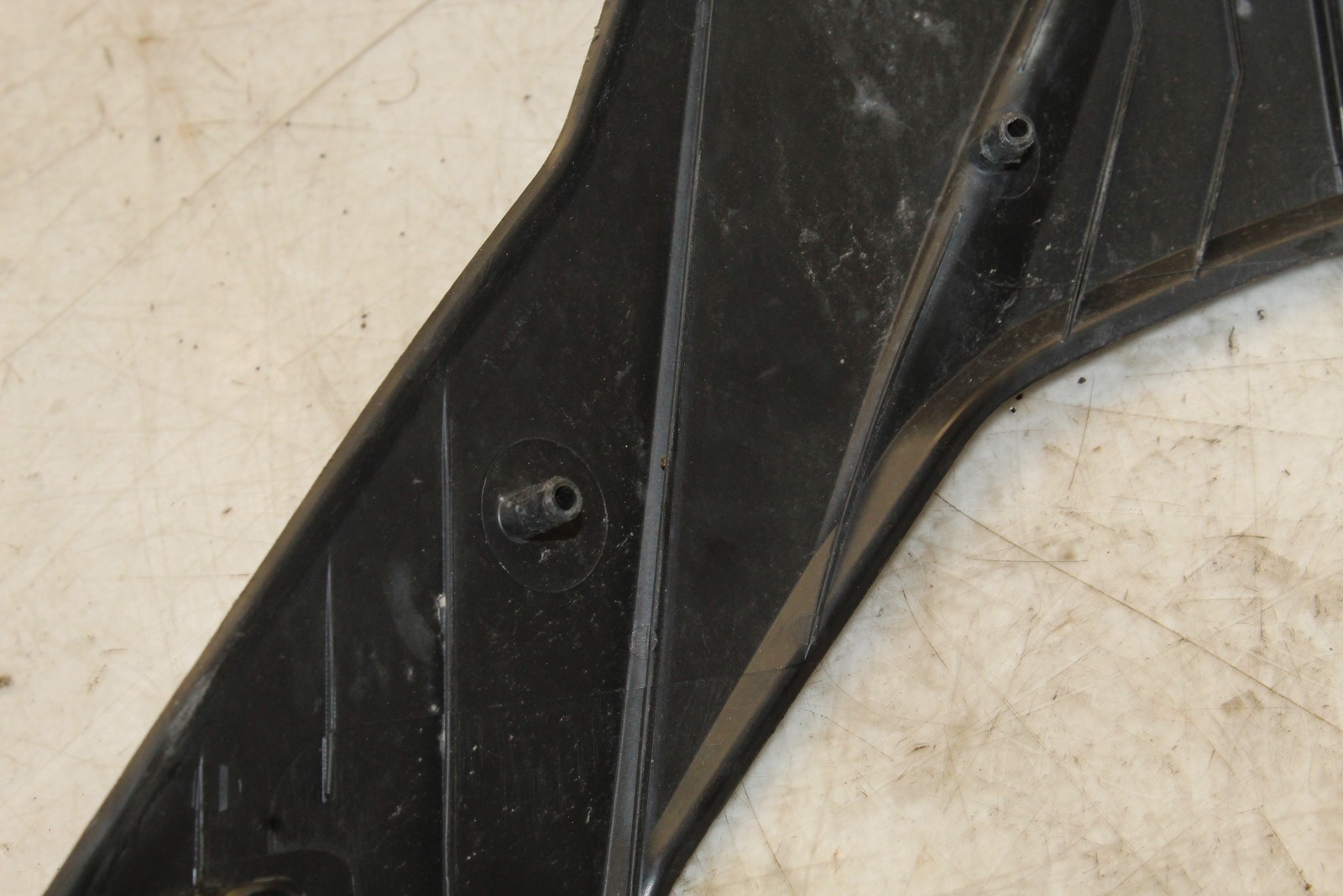 2015 Ski-doo Summit XM 800 Windshield Trim 517304922