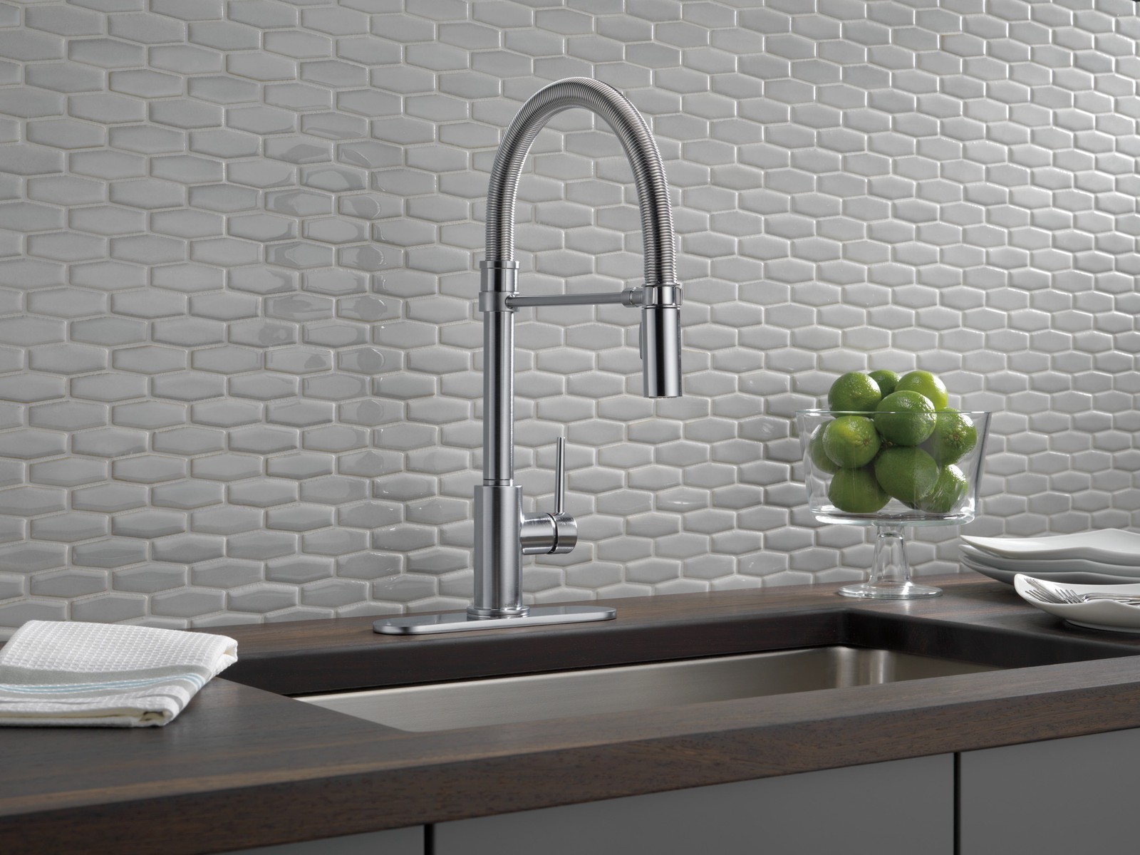 Delta Trinsic Single-Handle Pull-Down Spring Kitchen Faucet - Arctic Stainless