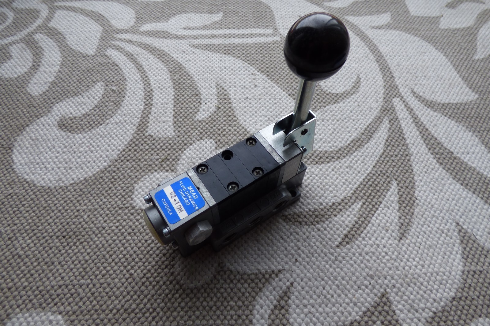 Mead® C2-10H Manual Air Control Valve, 4-Way, 5 Port, 3 Position, Closed Ctr NPT