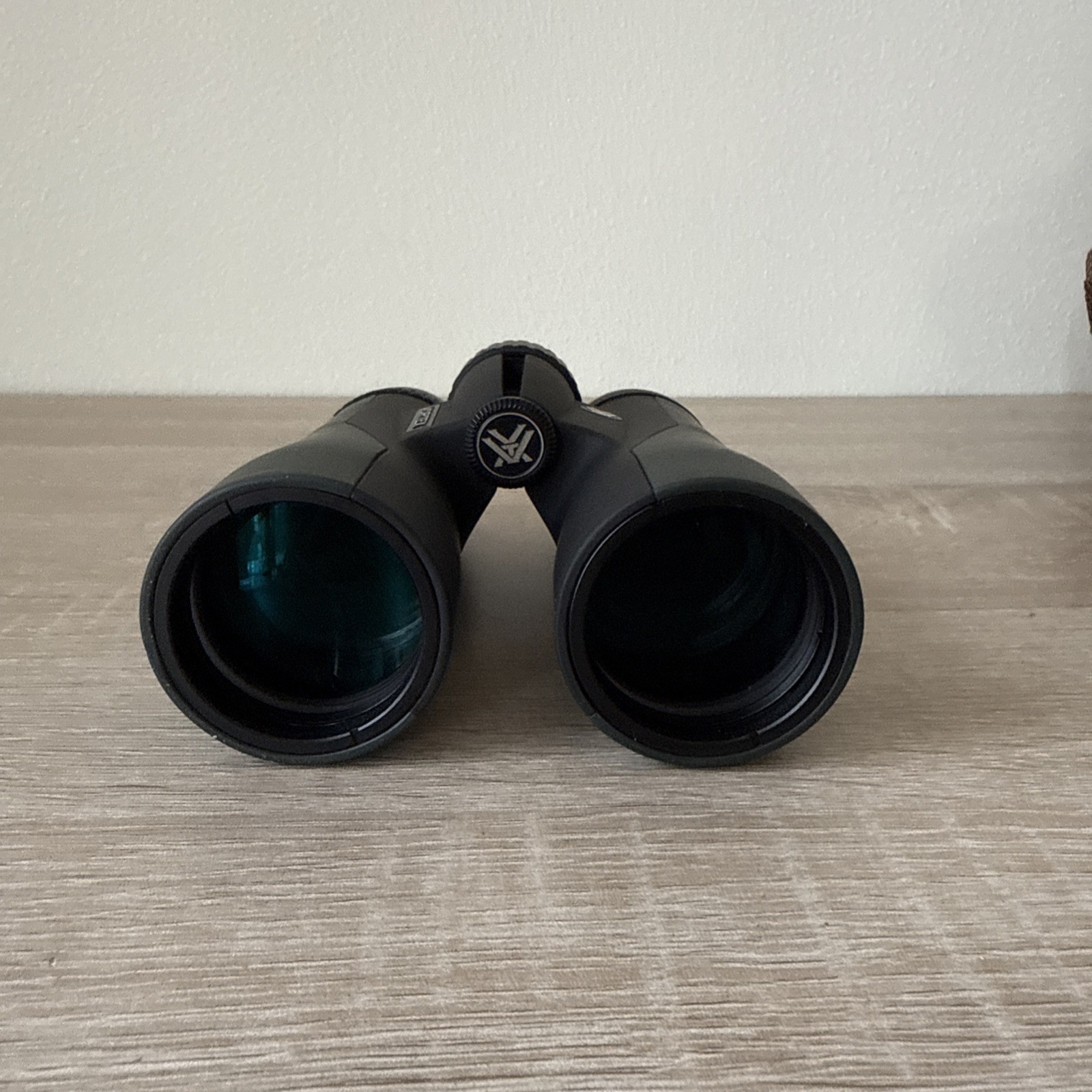 VORTEX CROSSFIRE HD 8X42 Binoculars w/ Case - Excellent