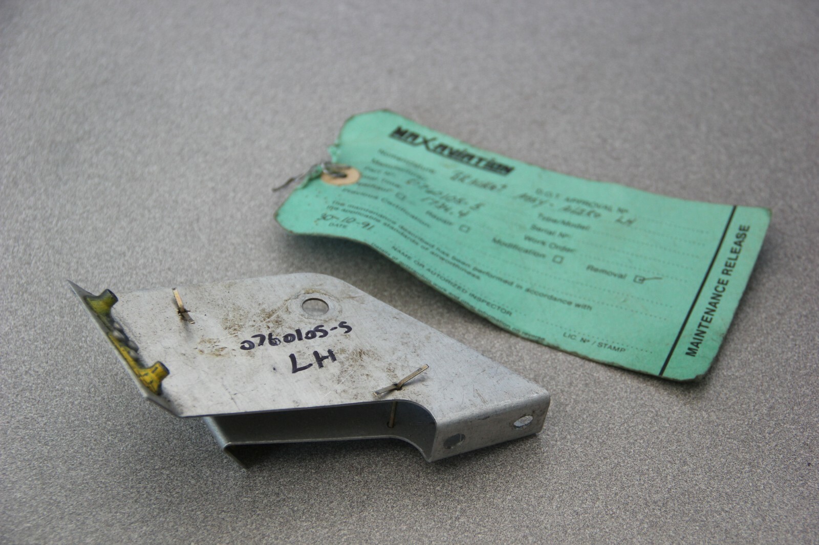 Cessna 182 L/H Aileron Pully Bracket Assembly, P/N: 0760105-5