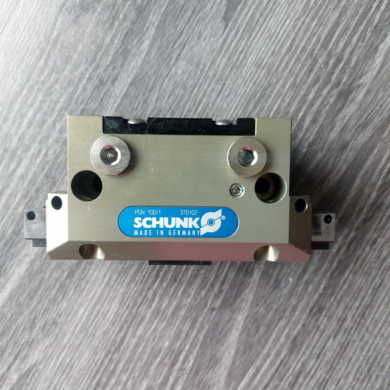 Schunk PGN 100/1, 370102, OEM 2-Finger Pneumatic Parallel Gripper, New,  Germany