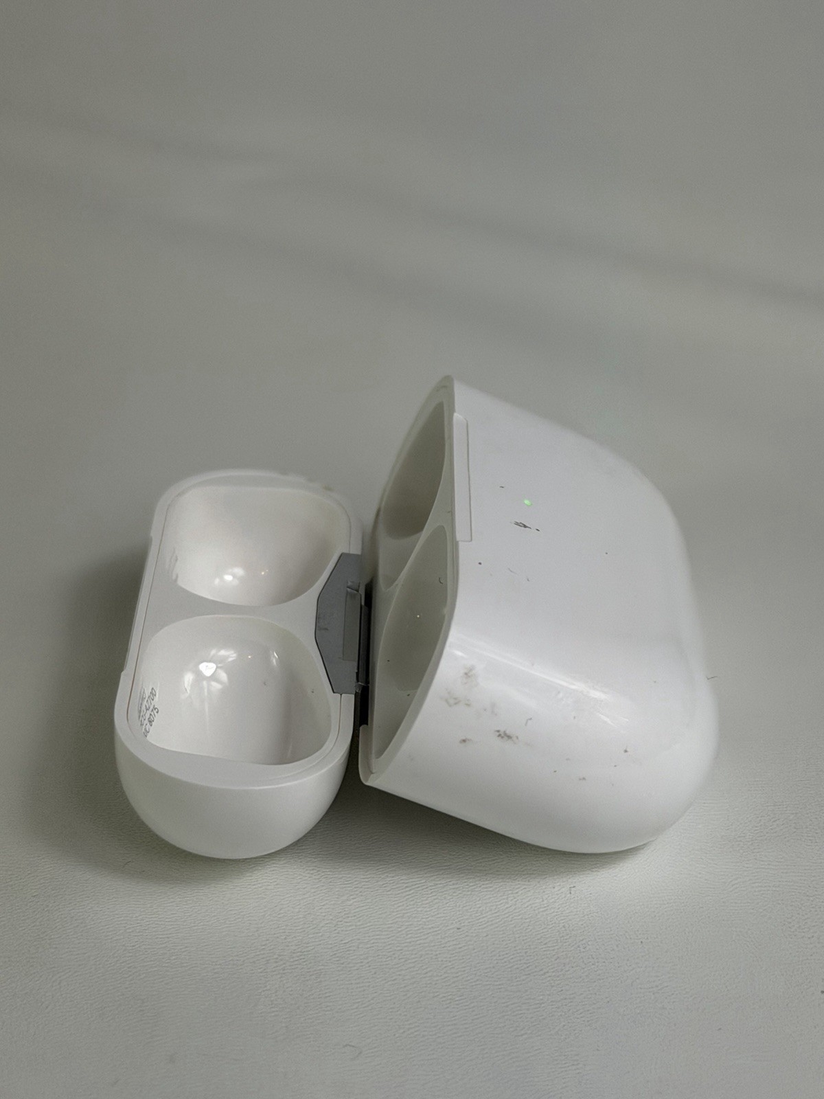 Apple AirPods Pro 2nd Gen Lightning Replacement Case Only A2700
