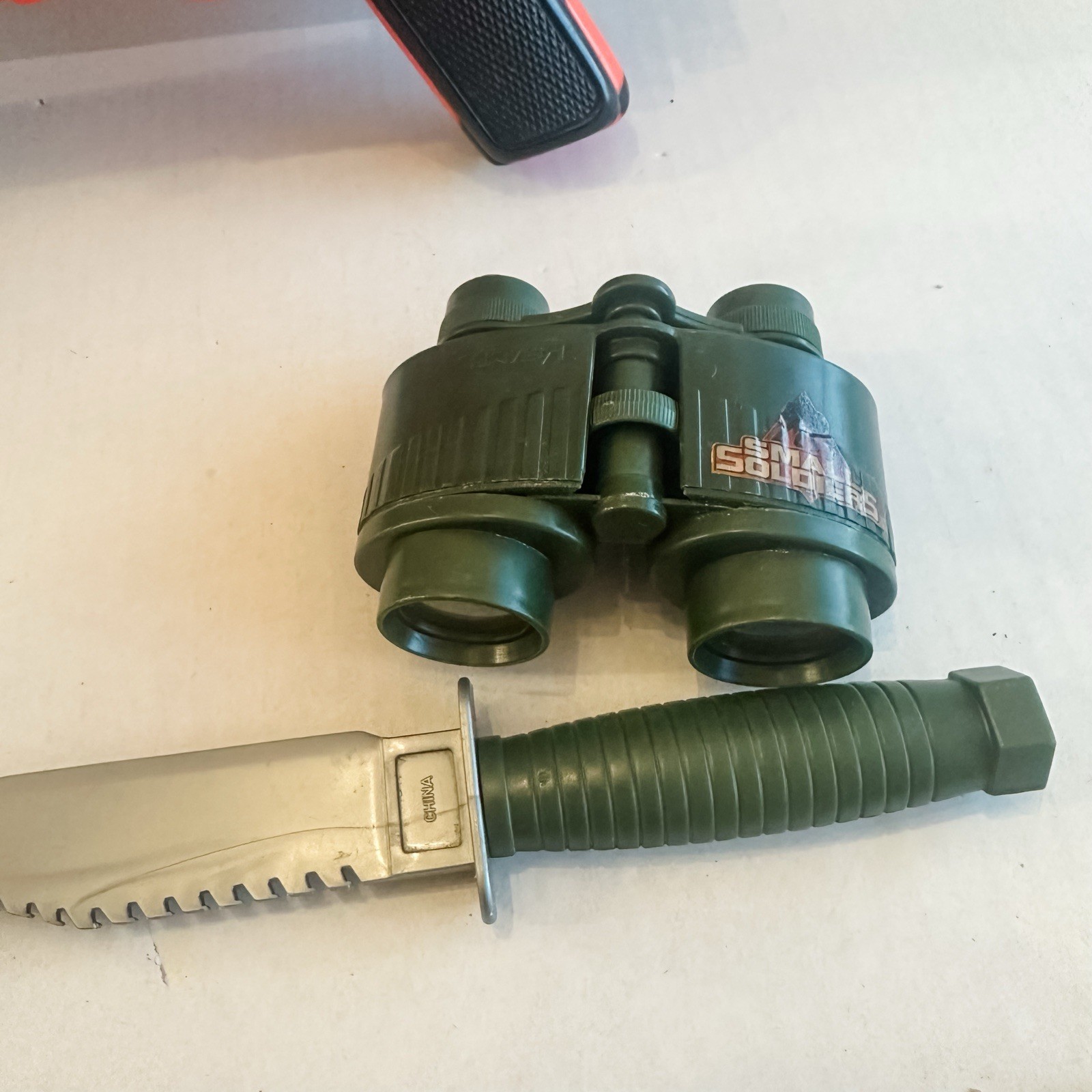 Larami Small Soldiers Toy Dart Blaster (Untested) Binoculars & Knife READ