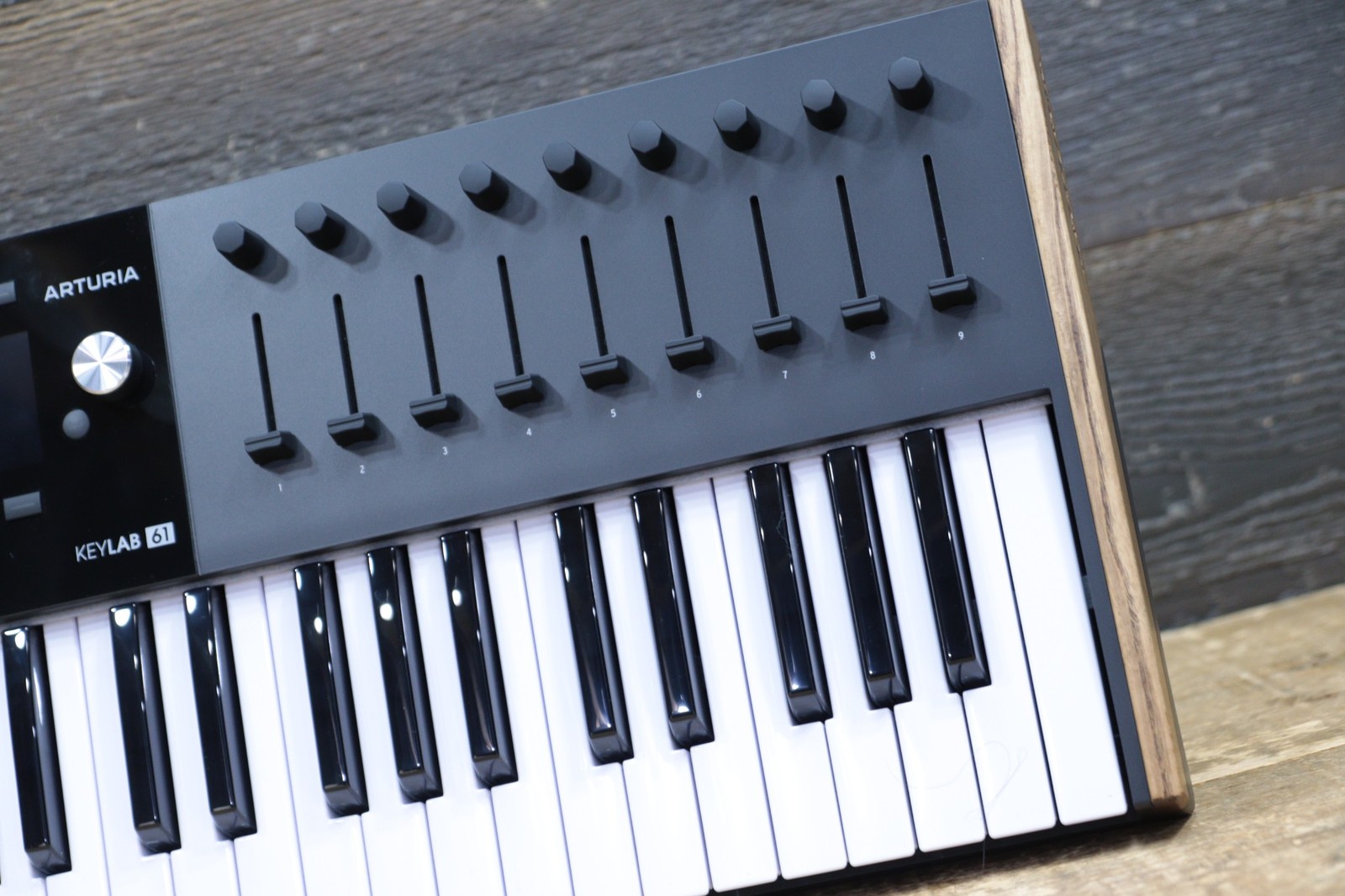 Arturia KeyLab 61 Mk3 Universal MIDI Controller 61-Note Semi-Weighted w/Box