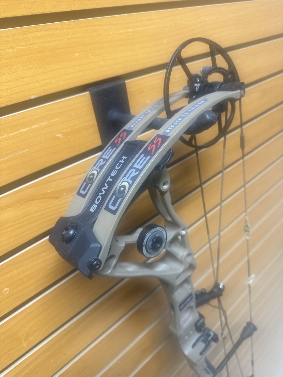 Bowtech Core SS Compound Bow - RH - 70# Max - Integrated MX2 Rest