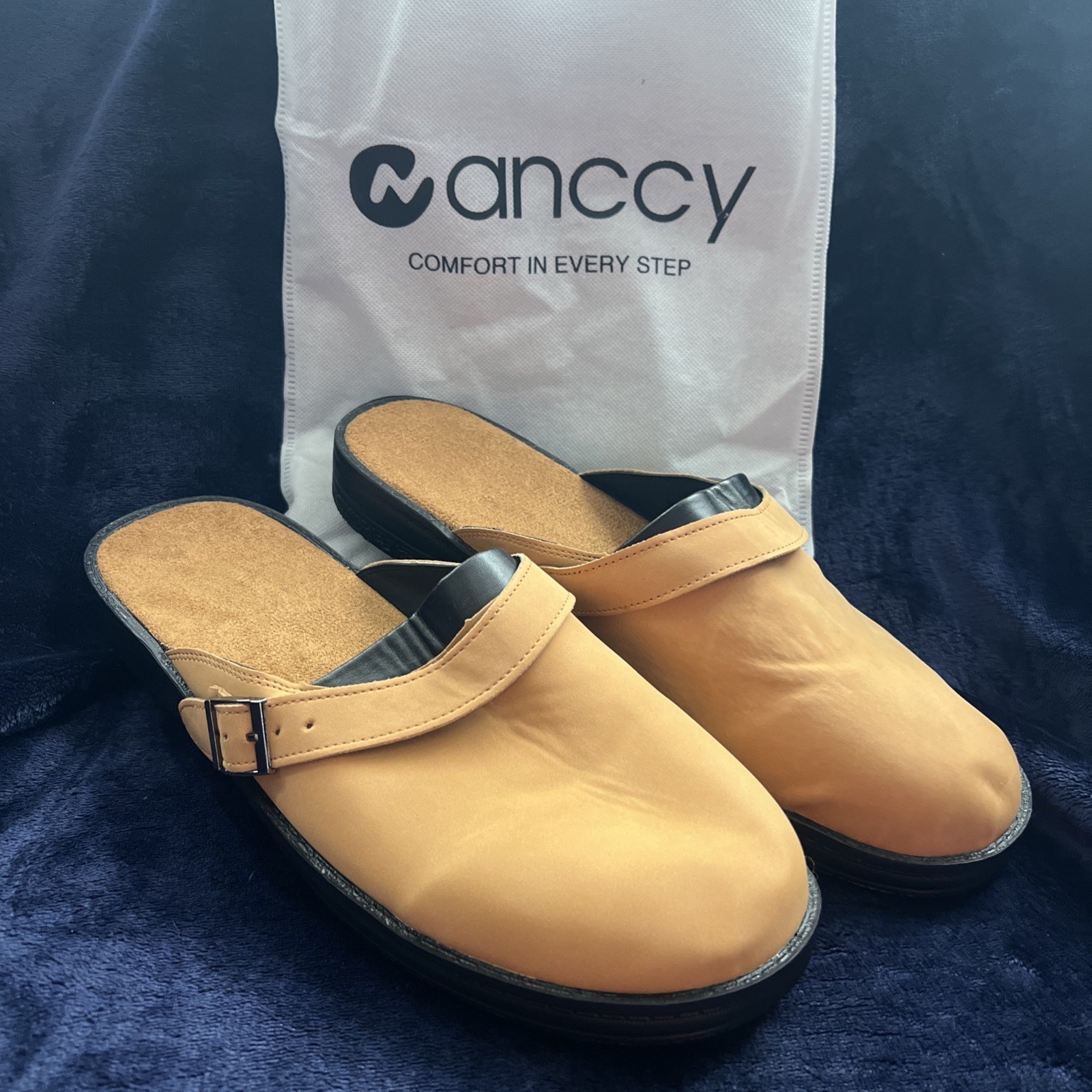 Nanccy Closed Toe Clogs Slipper