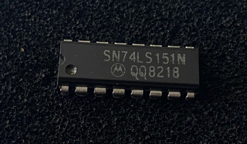 Motorola SN74LS151N high speed 8 input digital multiplexer Integrated Circuit