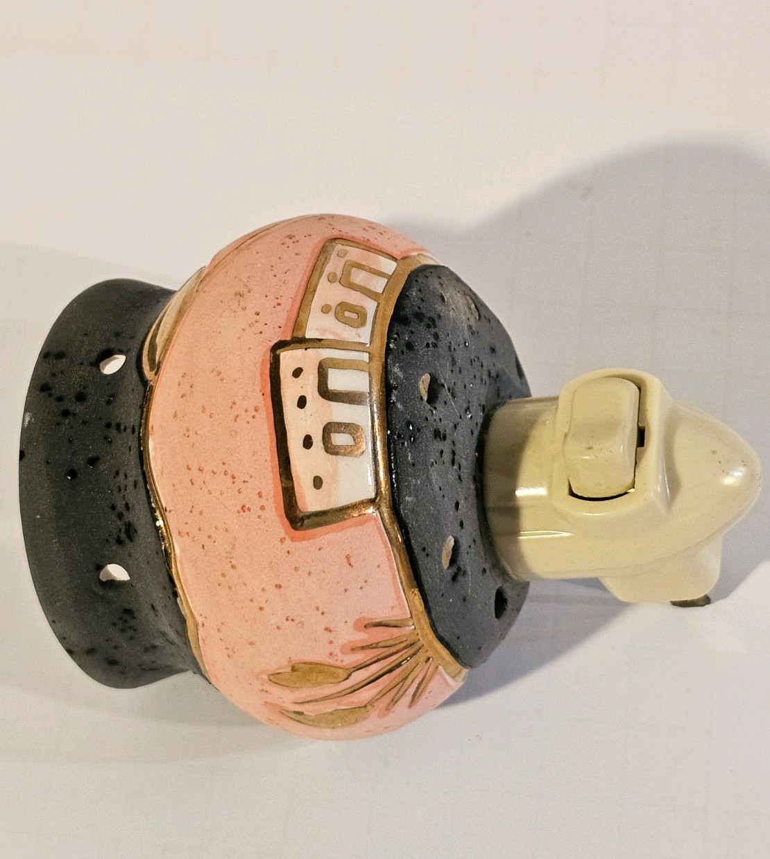 CERAMIC NIGHT LIGHT - 4 WATT MAXIMUM -