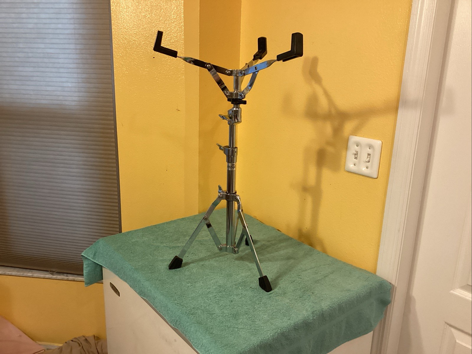 Snare Drum Stand . MAGESTIC . Excellent Condition.