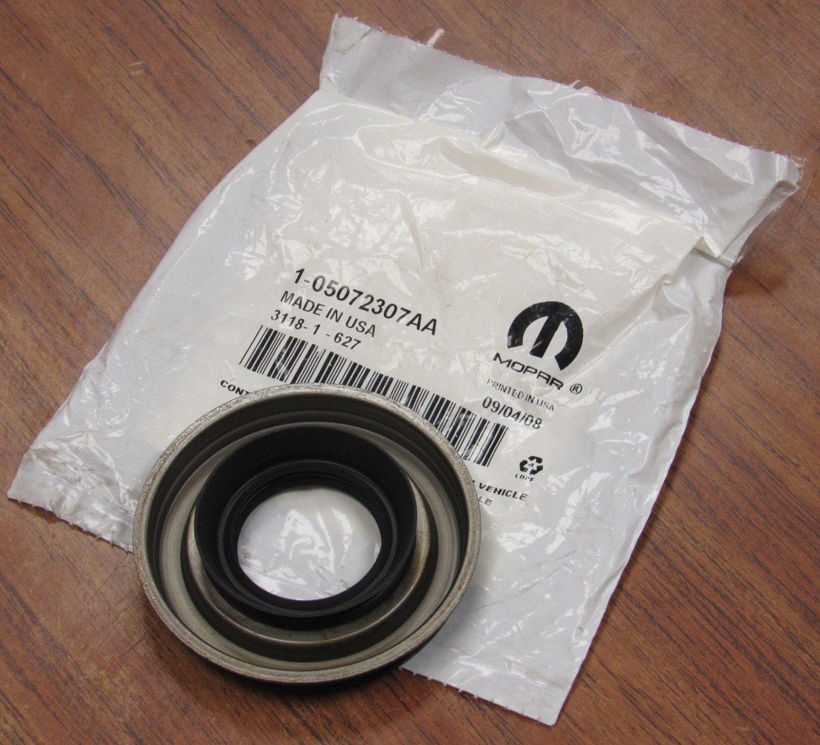 NOS Mopar OEM 05072307AA/5072307AA Output Shaft Seal